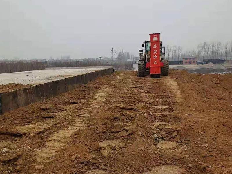 裝載機(jī)液壓打夯機(jī)