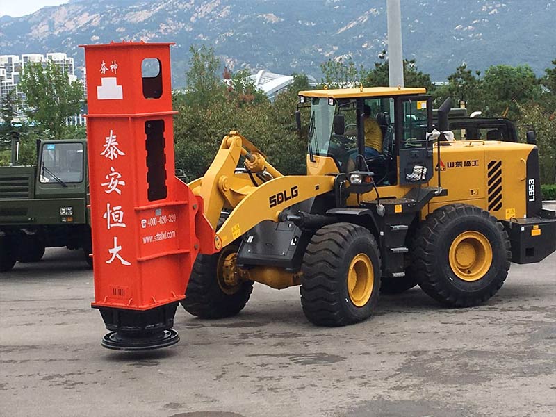 鏟車帶的液壓夯實機